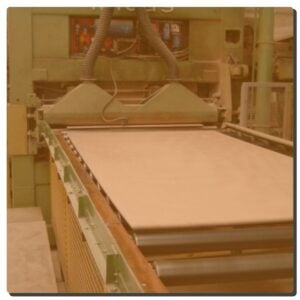 Hoe wordt multiplex gemaakt?